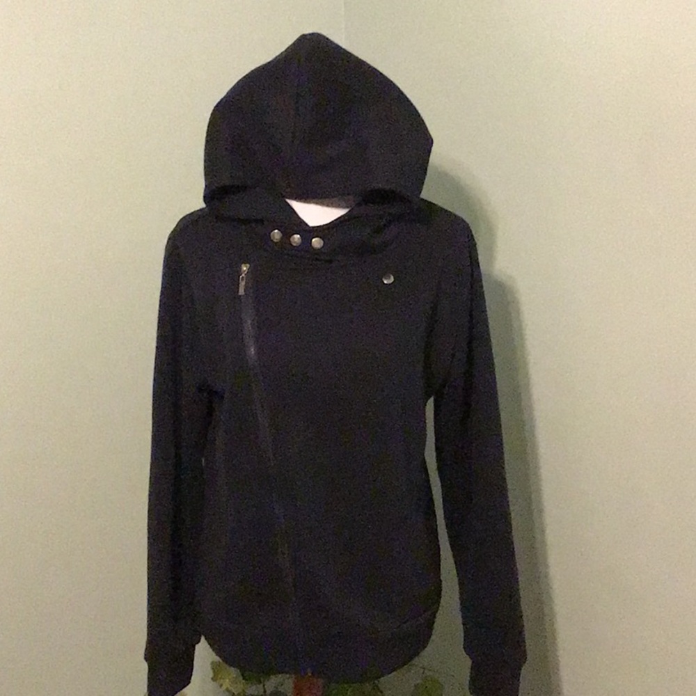 TOM’S WARE SWEATSHIRT